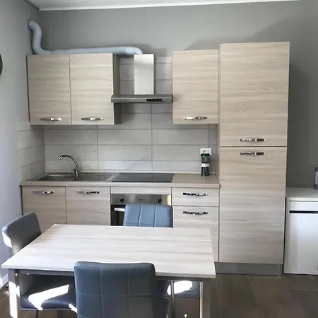 White House 4 *
